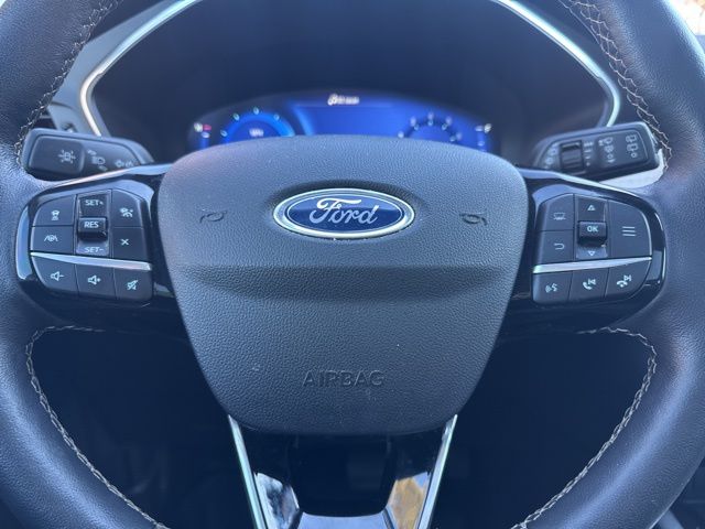2021 Ford Escape Titanium photo 2