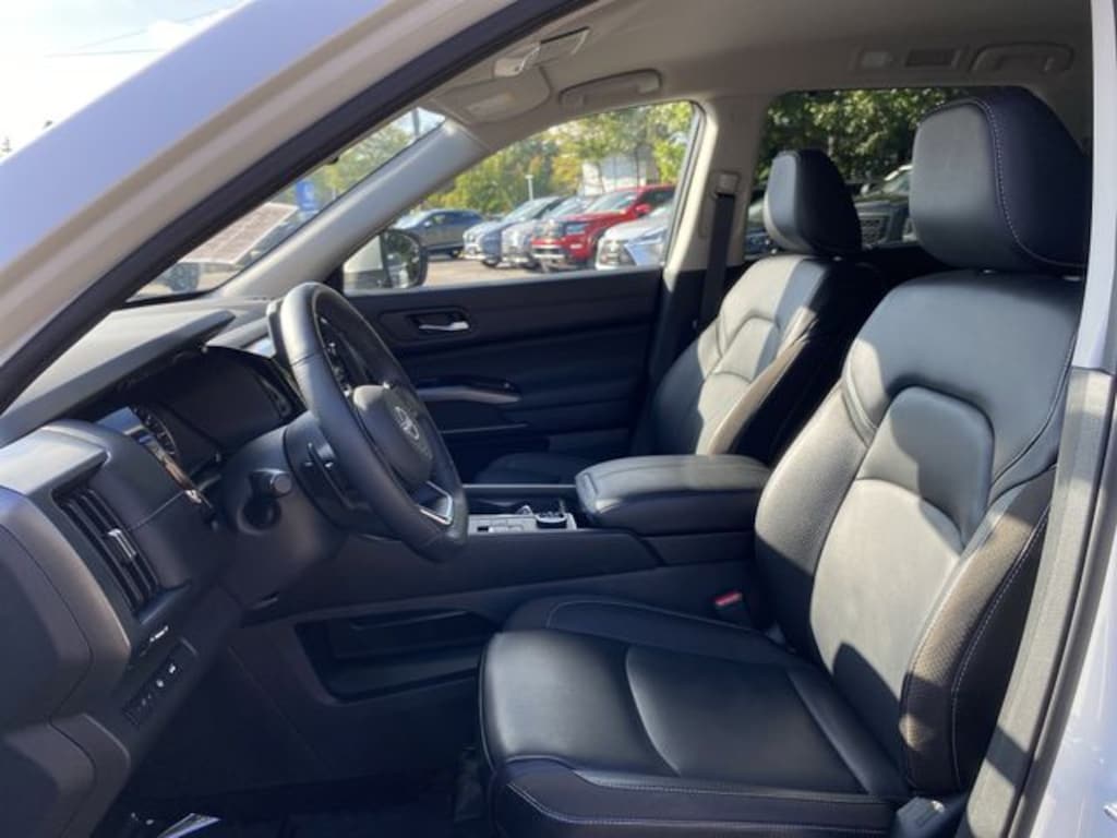 Used 2024 Nissan Pathfinder SL SUV