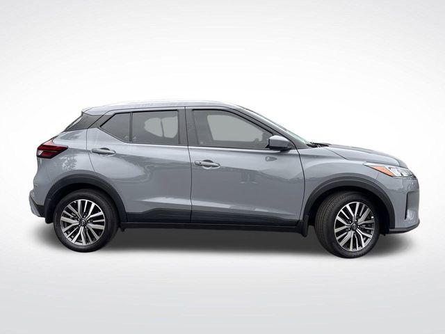 2024 Nissan Kicks SV photo 2
