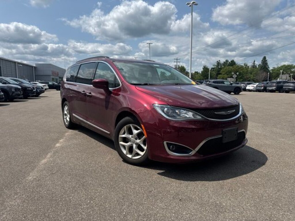 Used 2017 Chrysler Pacifica Touring L Minivan/Van