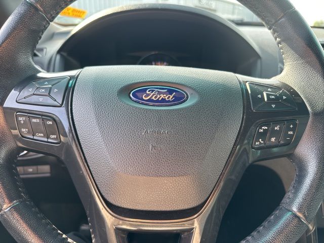 2016 Ford Explorer XLT photo 2