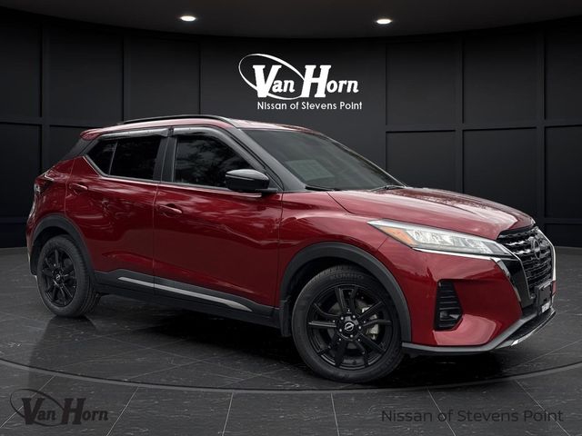 2022 Nissan Kicks SR's photo