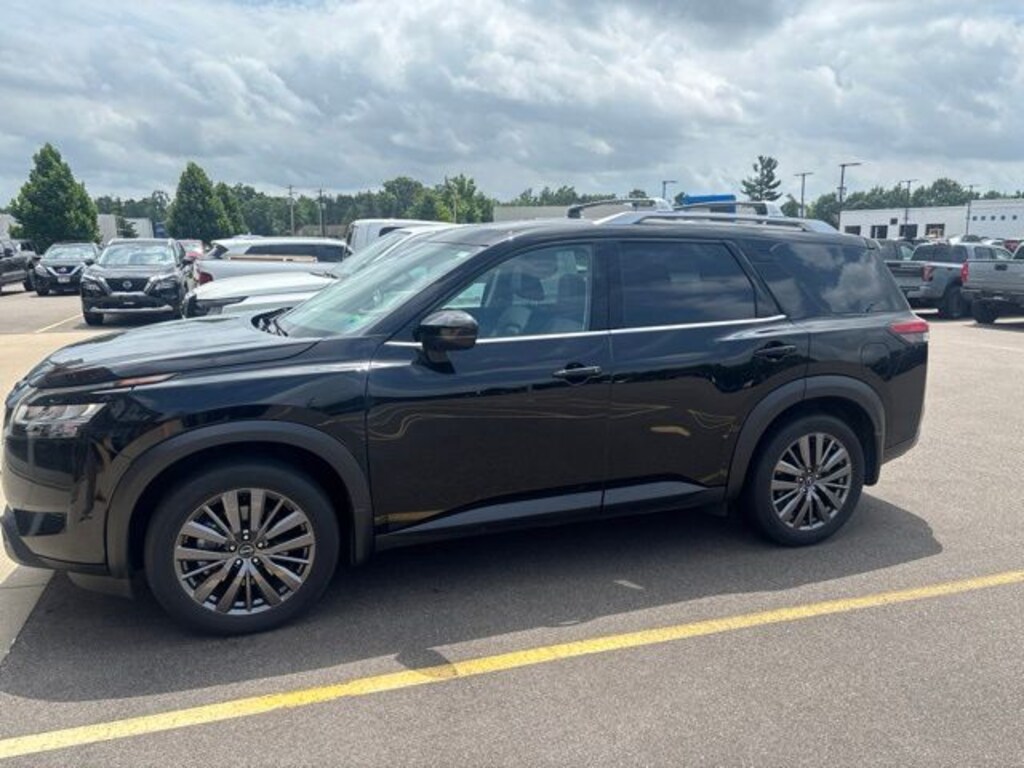 Used 2023 Nissan Pathfinder SL SUV