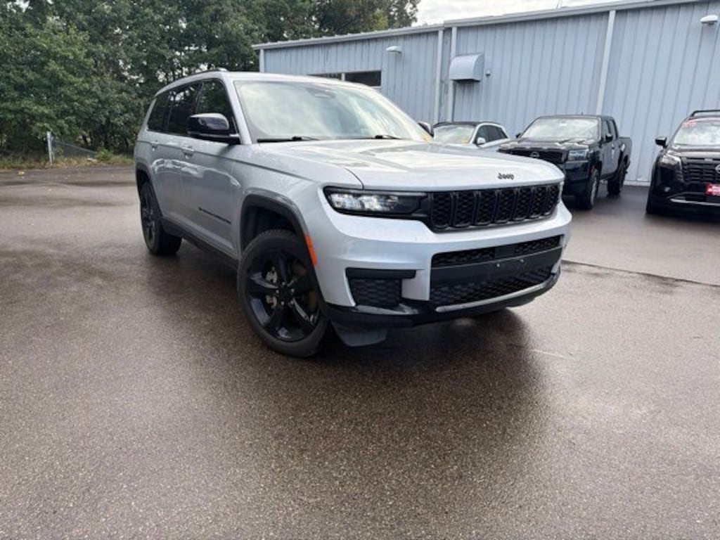 Used 2023 Jeep Grand Cherokee Altitude SUV