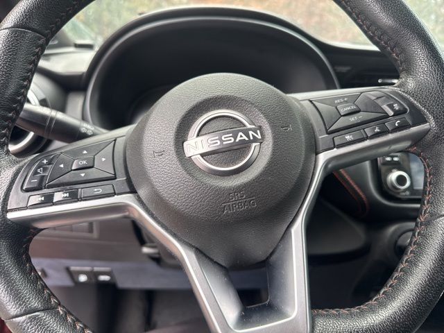 2022 Nissan Kicks SR photo 2