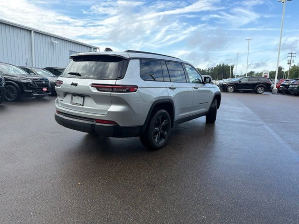 Used 2023 Jeep Grand Cherokee Altitude SUV