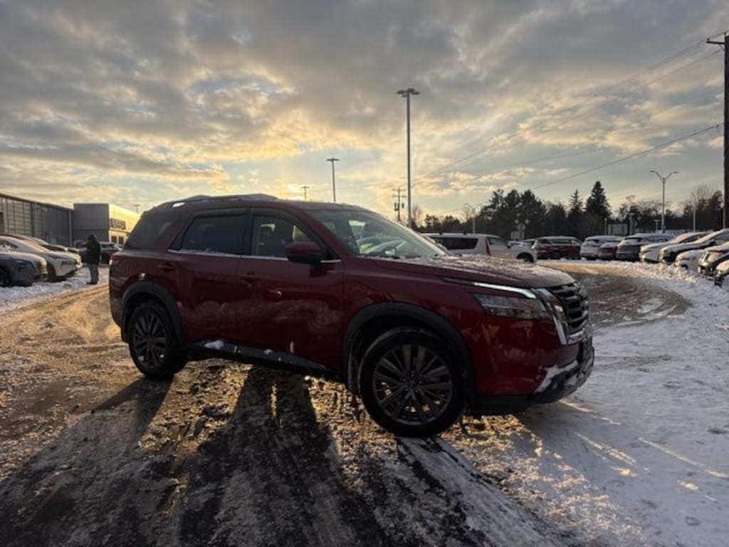Used 2022 Nissan Pathfinder SL SUV