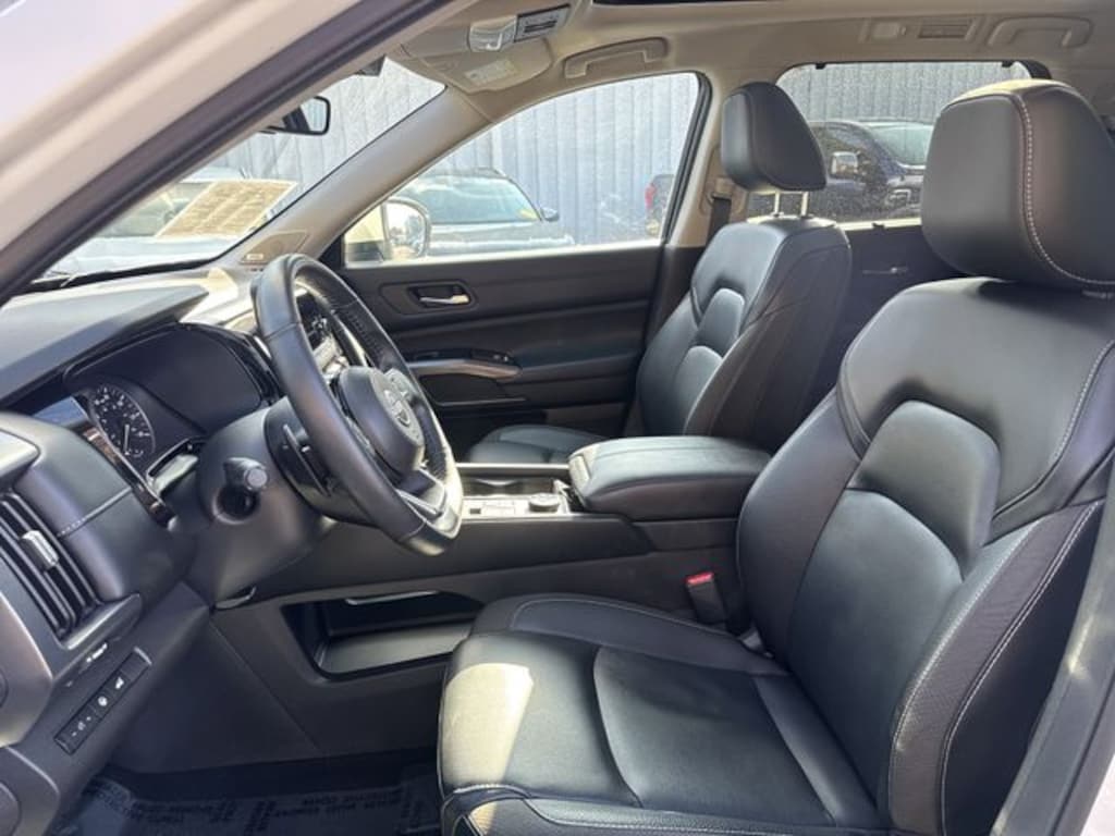 Used 2023 Nissan Pathfinder SL SUV