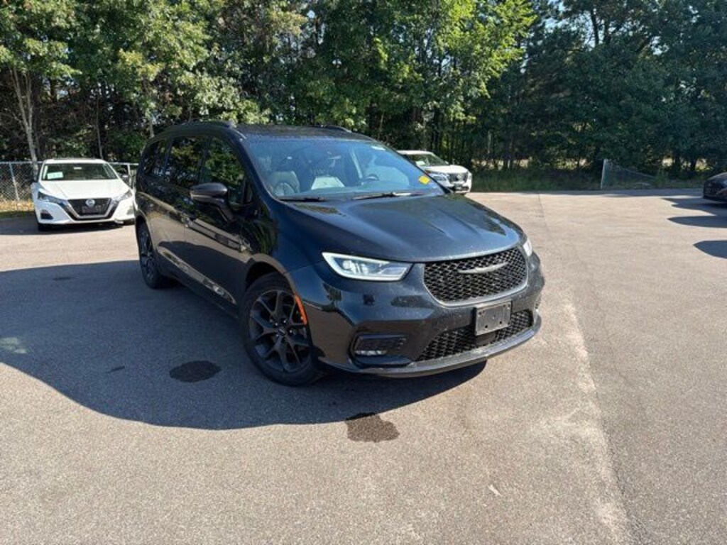 Used 2021 Chrysler Pacifica Touring L Minivan/Van