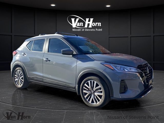 2023 Nissan Kicks SV's photo