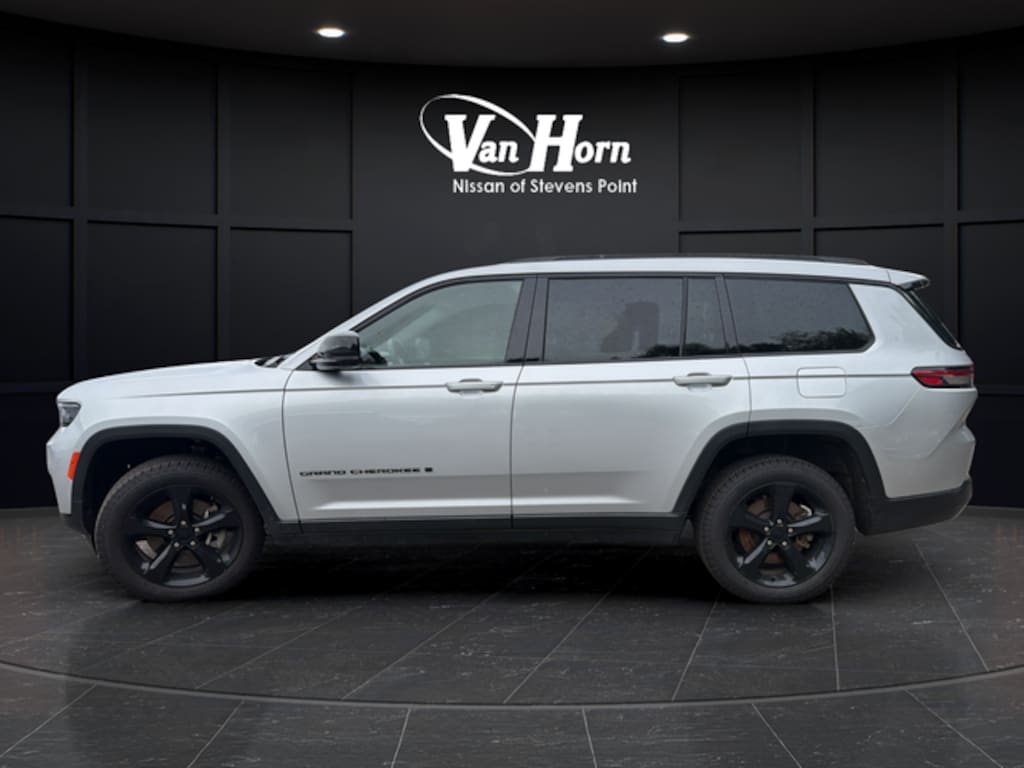 Used 2023 Jeep Grand Cherokee Altitude SUV
