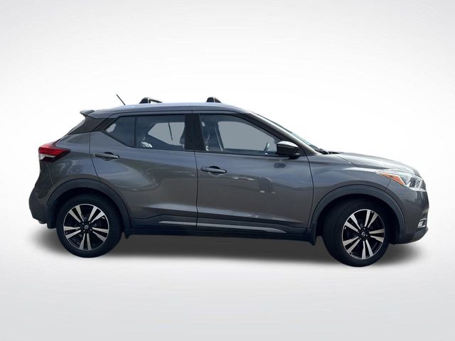 2020 Nissan Kicks SR photo 2