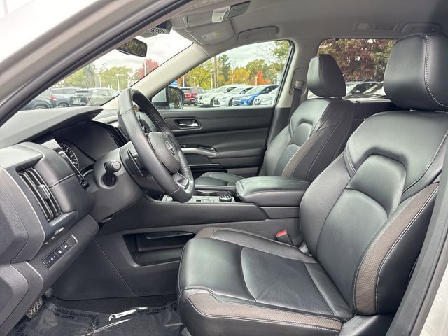 2024 Nissan Pathfinder SL photo 4