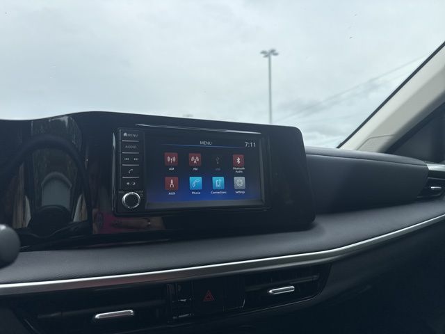 2025 Nissan Kicks S photo 4