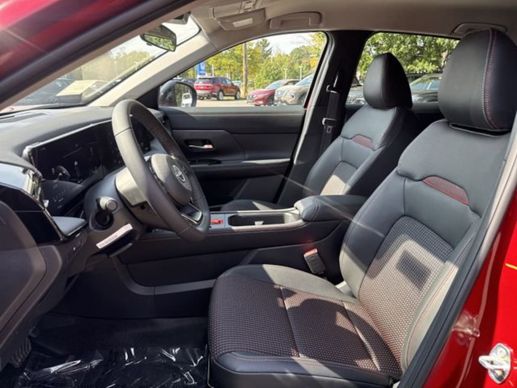 New 2026 Nissan Kicks SR