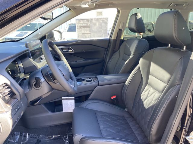 2026 Nissan Rogue Platinum photo 4