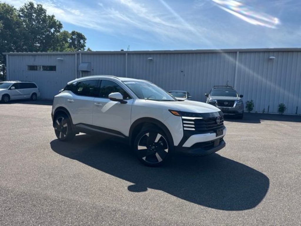 Used 2025 Nissan Kicks SR SUV