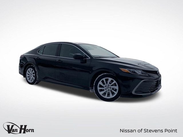 2023 Toyota Camry LE's photo