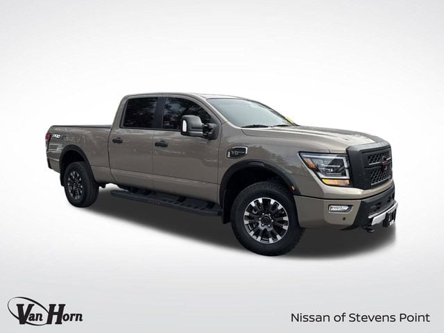 2024 Nissan Titan XD Pro-4X's photo