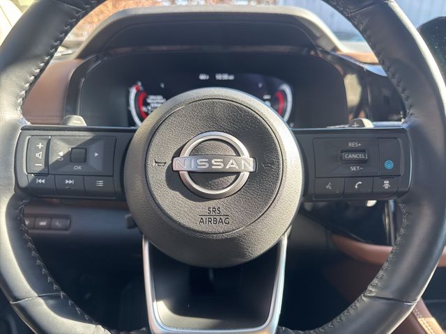 2024 Nissan Pathfinder Platinum photo 2