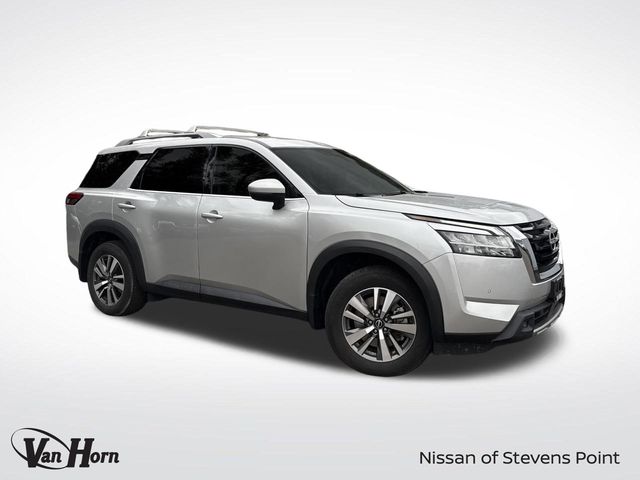2024 Nissan Pathfinder SL's photo