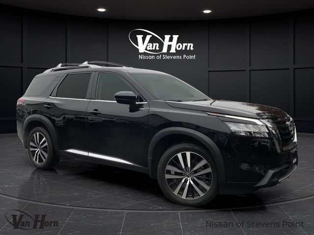 2024 Nissan Pathfinder Platinum's photo