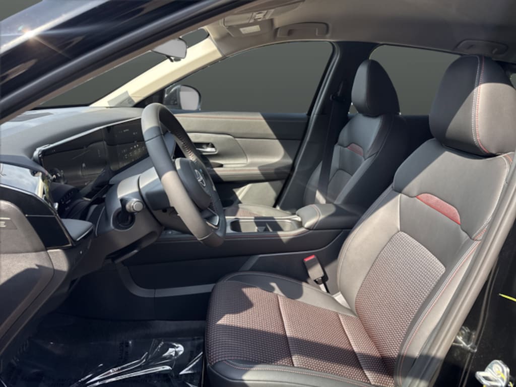 New 2026 Nissan Kicks SR