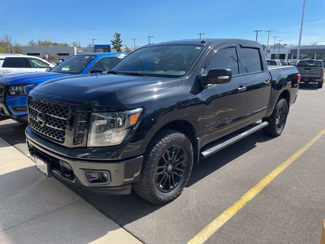 2019 Nissan Titan SL 4X4 Crew Cab's photo