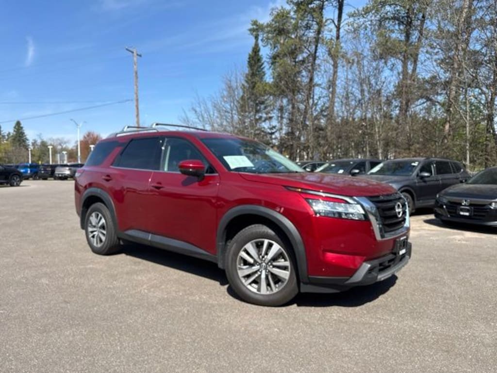 Used 2024 Nissan Pathfinder SL SUV