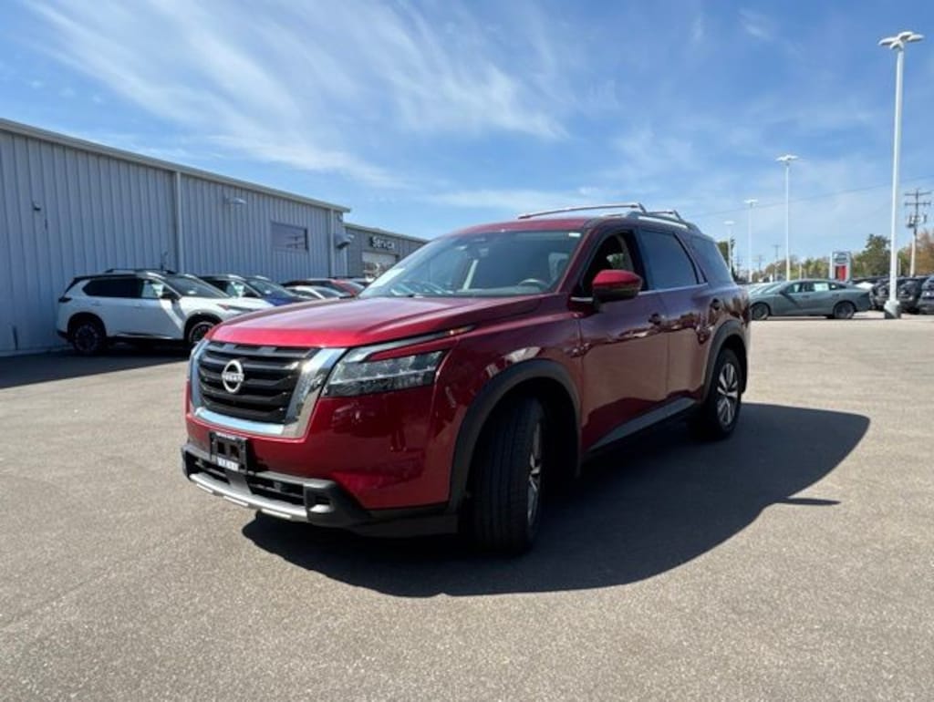 Used 2024 Nissan Pathfinder SL SUV