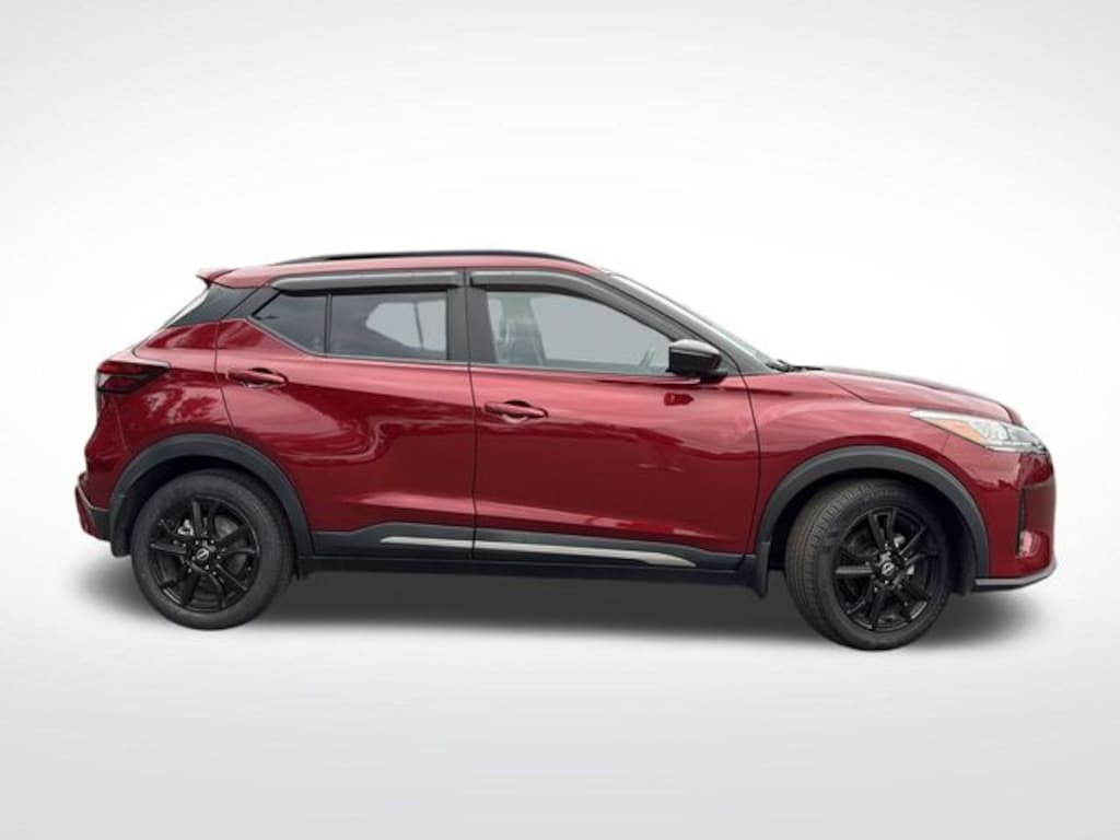 Used 2022 Nissan Kicks SR SUV