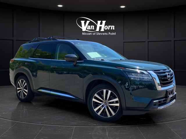 2023 Nissan Pathfinder Platinum 4WD's photo