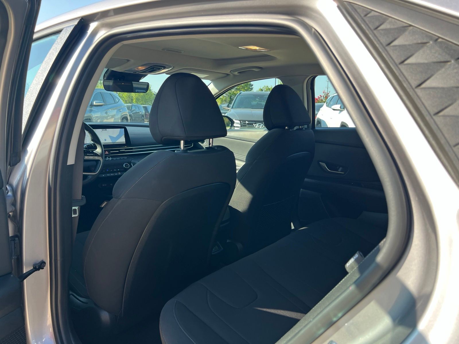 2025 Hyundai Elantra SEL - Photo 16