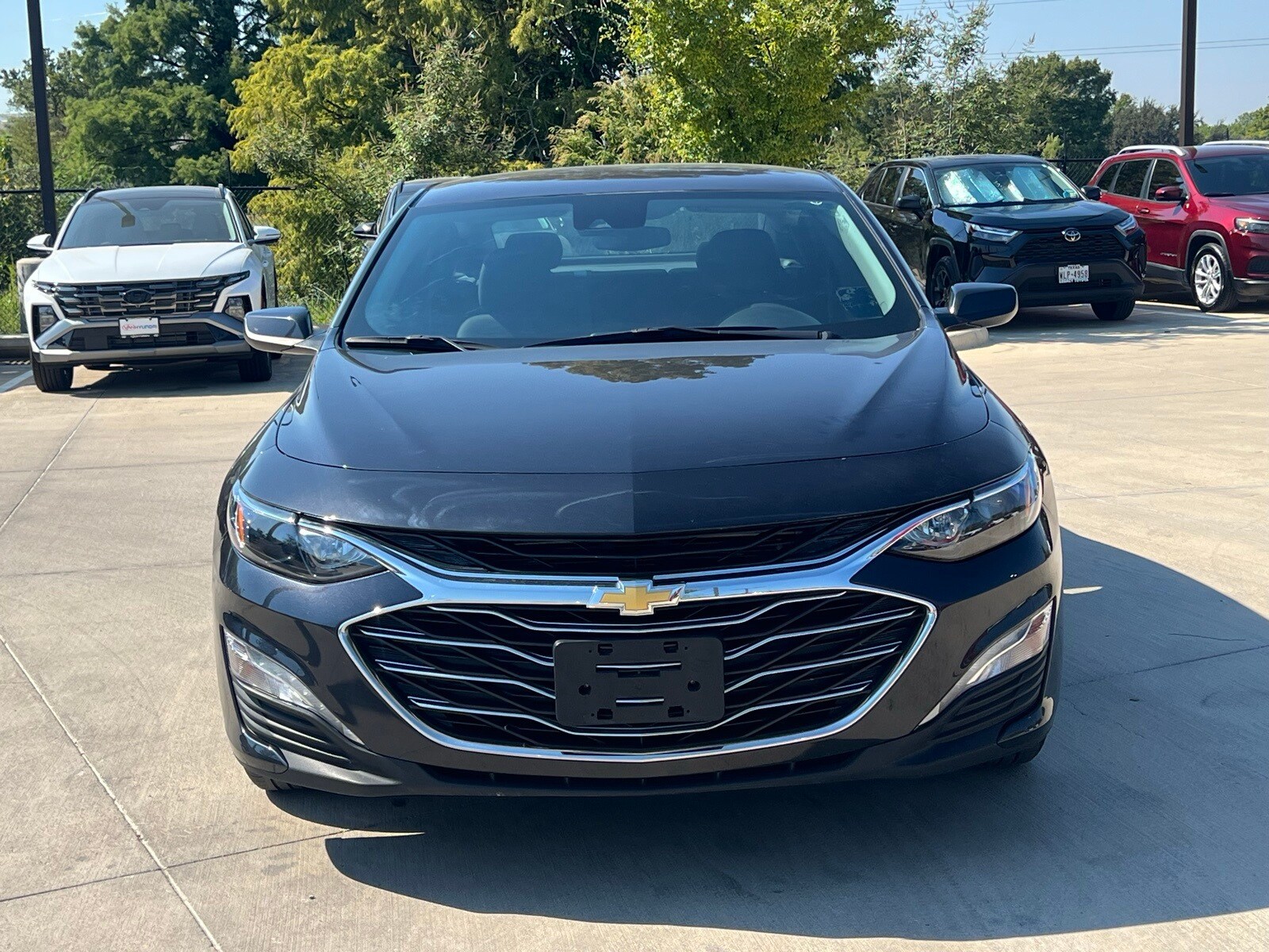 2023 Chevrolet Malibu 1LT photo 2