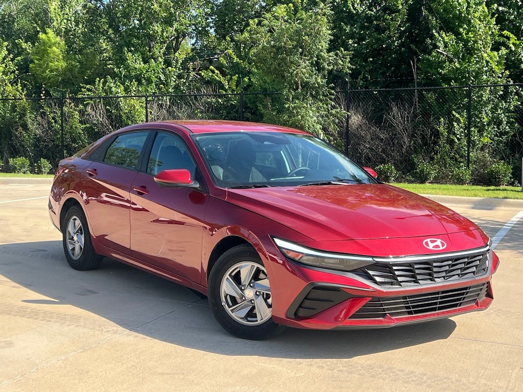 Used 2025 Hyundai Elantra SE Sedan
