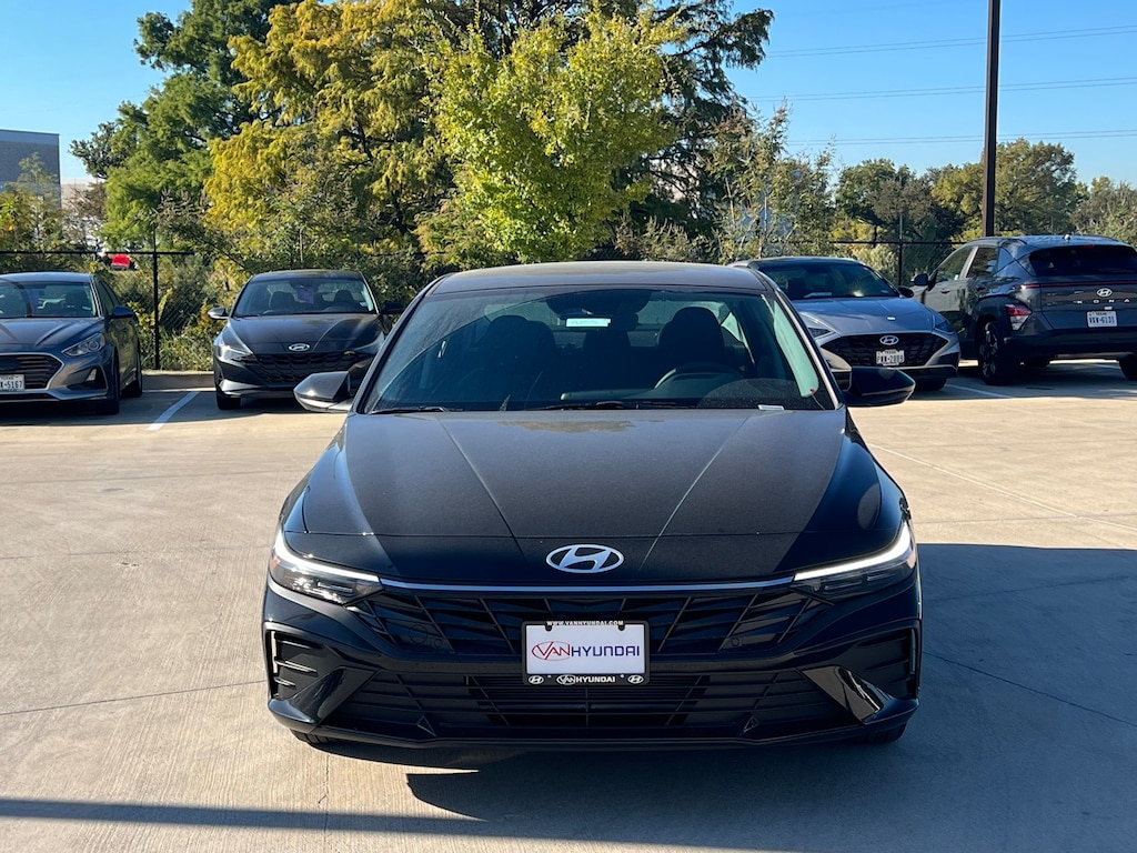 New 2025 Hyundai Elantra SE Sedan