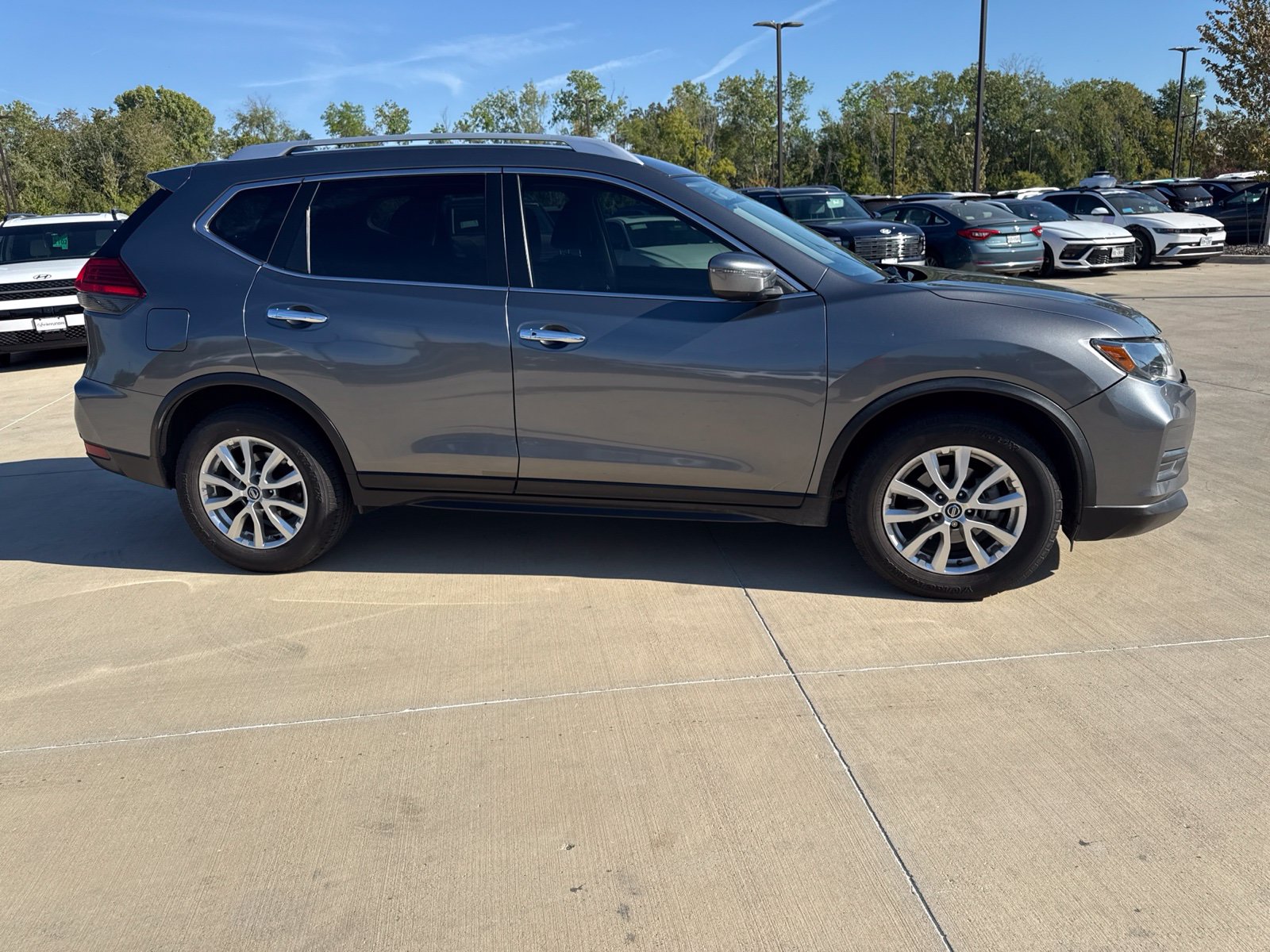 Used 2017 Nissan Rogue SV with VIN JN8AT2MT2HW381312 for sale in Carrollton, TX