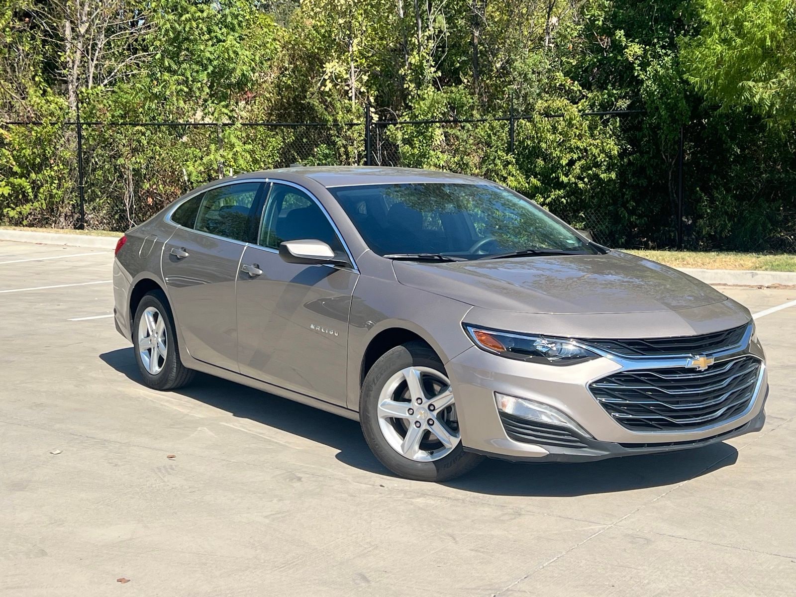 Mineral Gray Metallic 2024 Chevrolet Malibu Sedan Front-Wheel Drive Continuously Variable Transmission