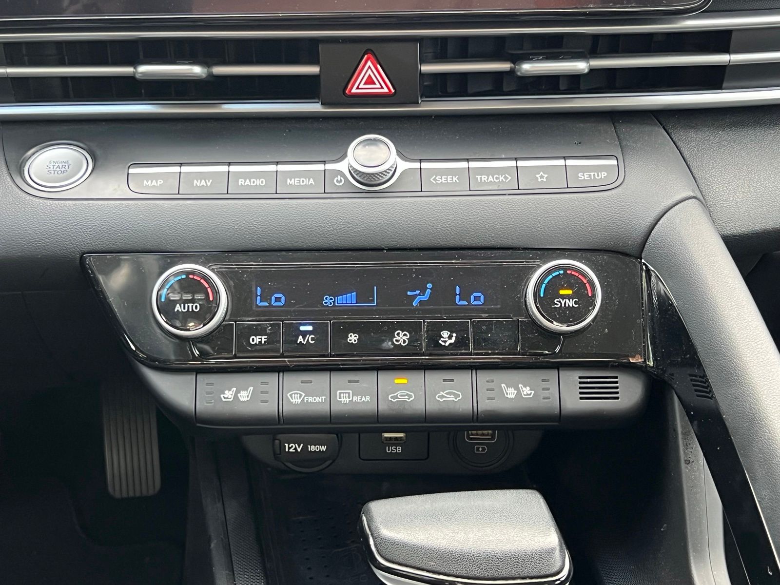 2023 Hyundai Elantra Limited - Photo 32