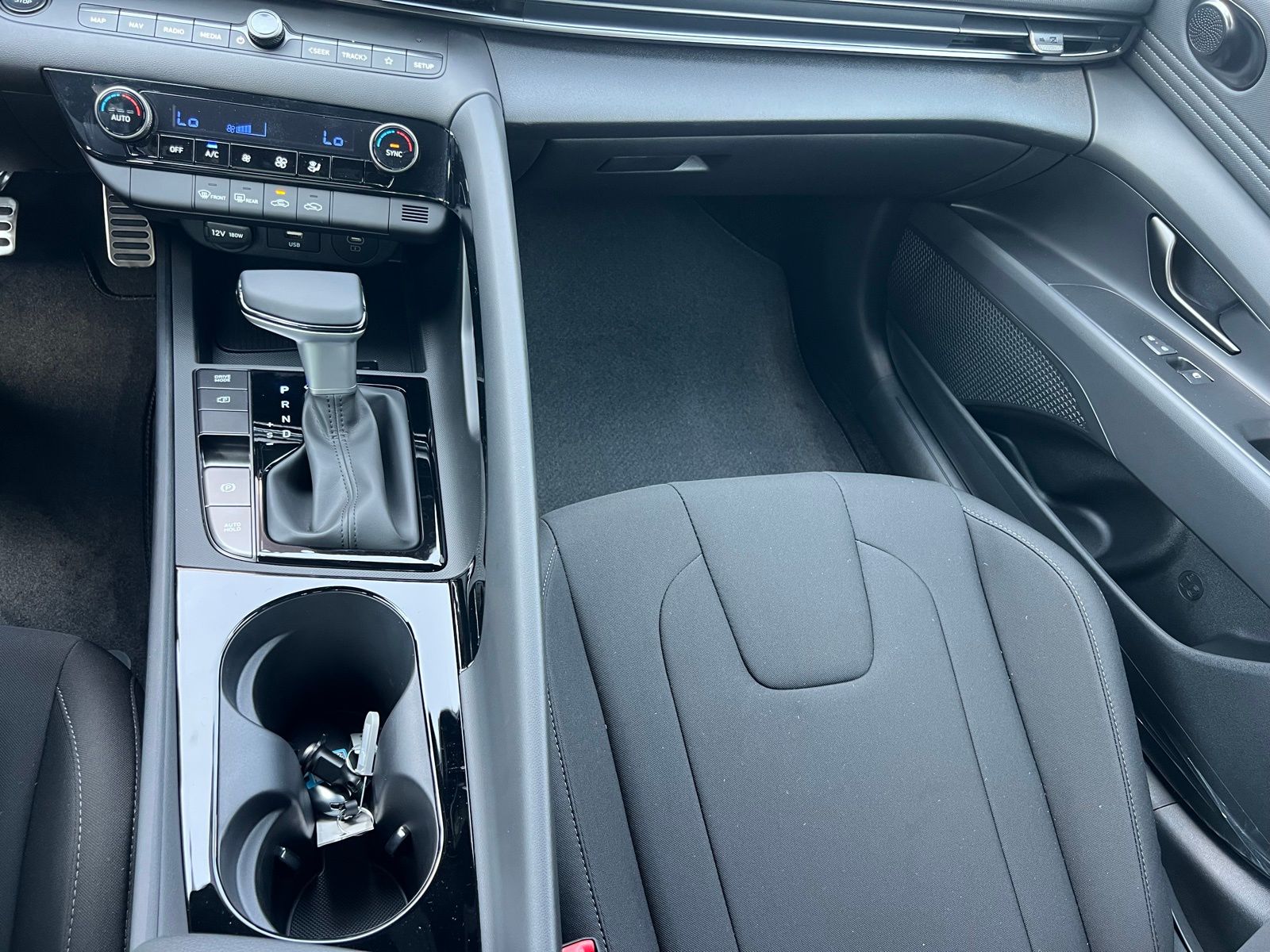 2025 Hyundai Elantra Blue - Photo 32