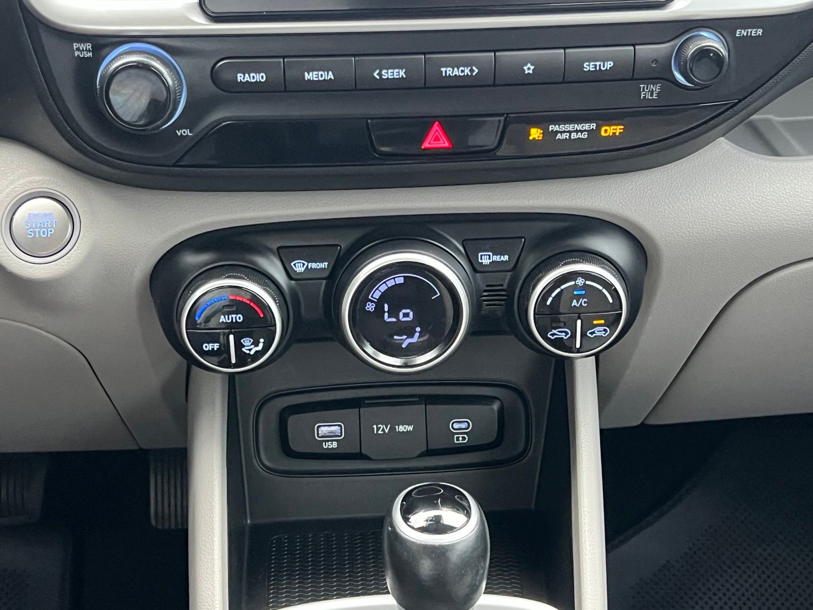 2025 Hyundai Venue SEL - Photo 32