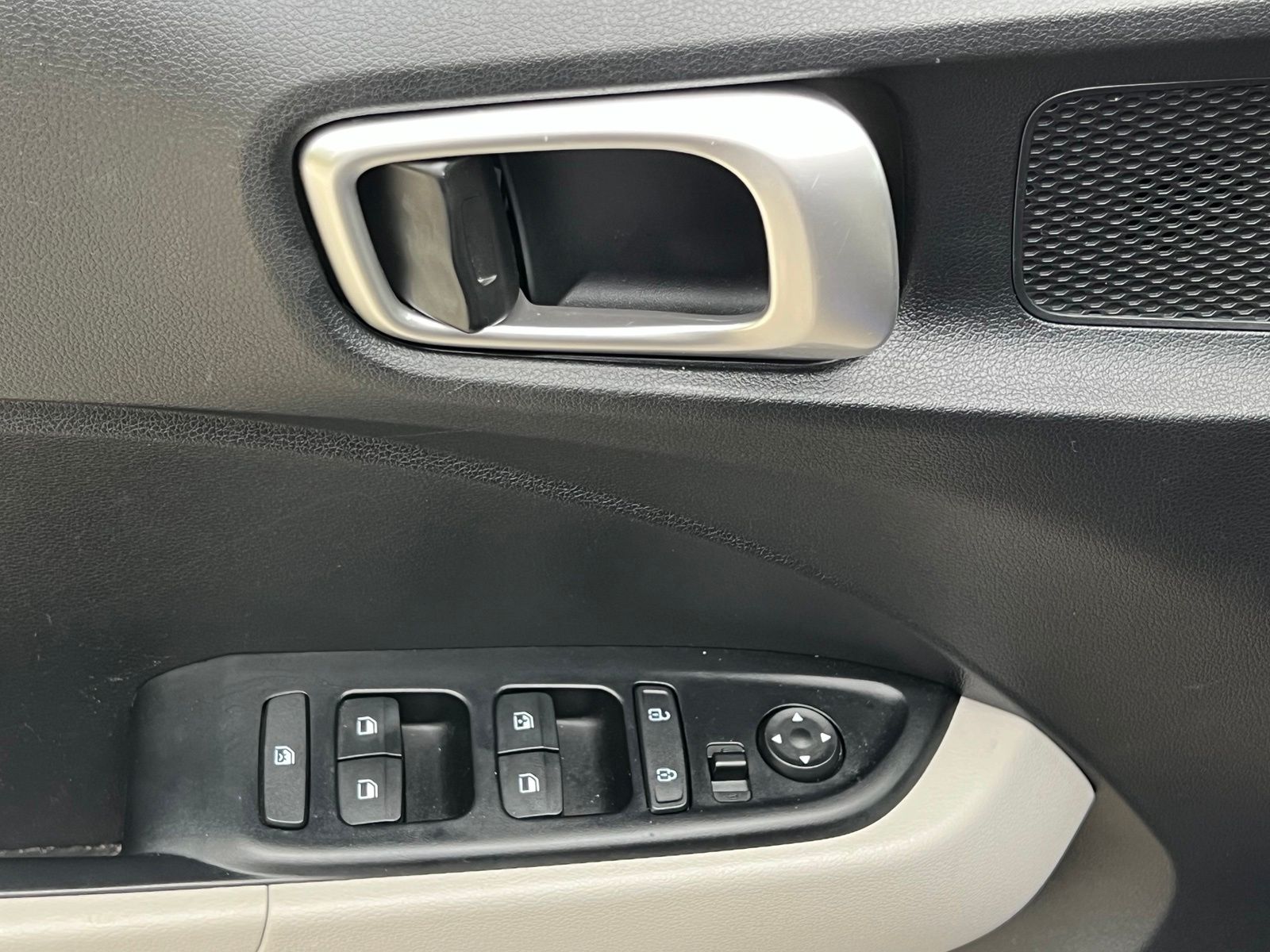 2025 Hyundai Venue SEL - Photo 24