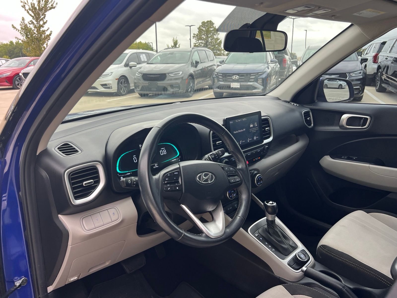 2025 Hyundai Venue SEL - Photo 22
