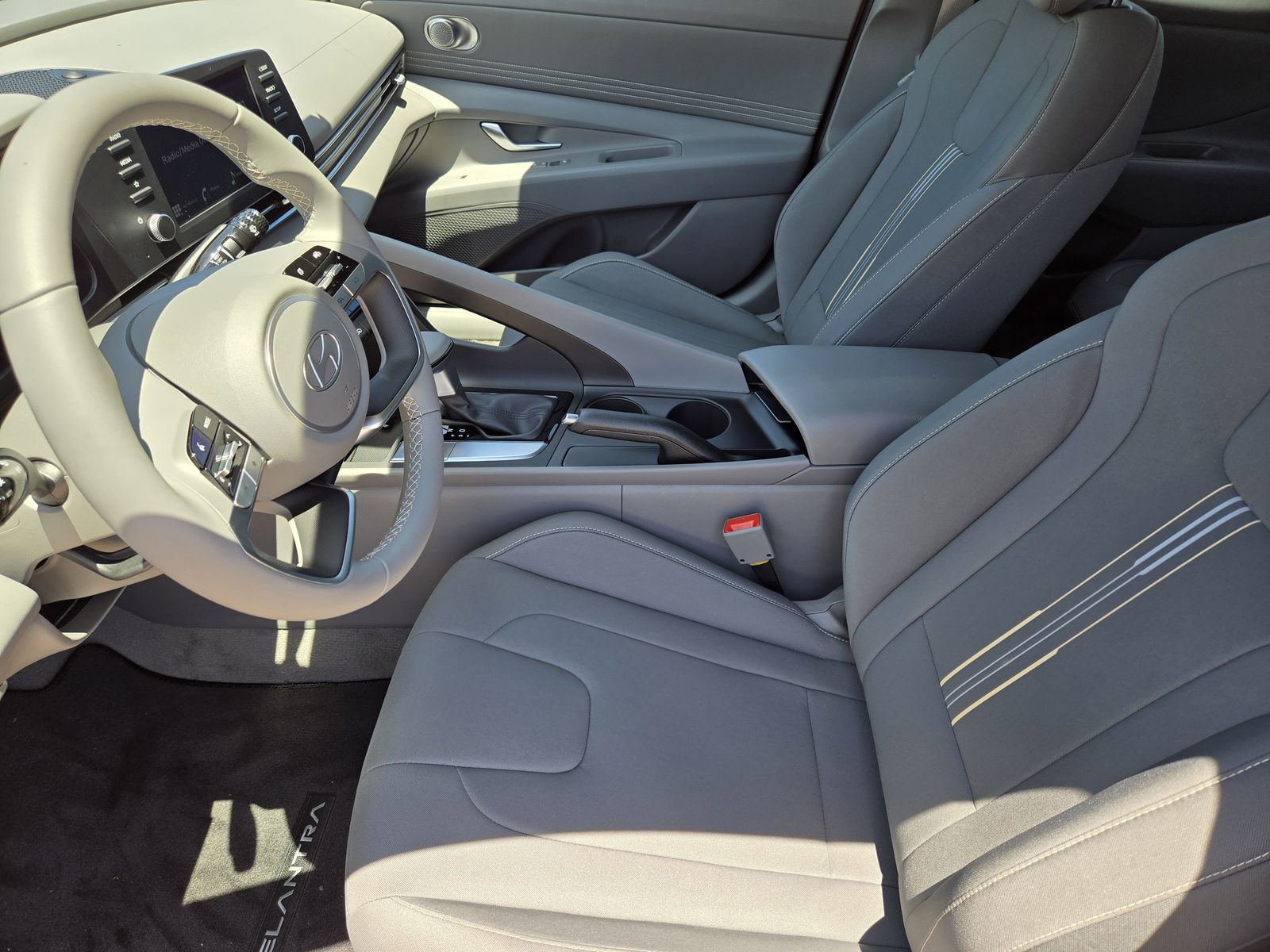 2025 Hyundai Elantra SEL - Photo 9