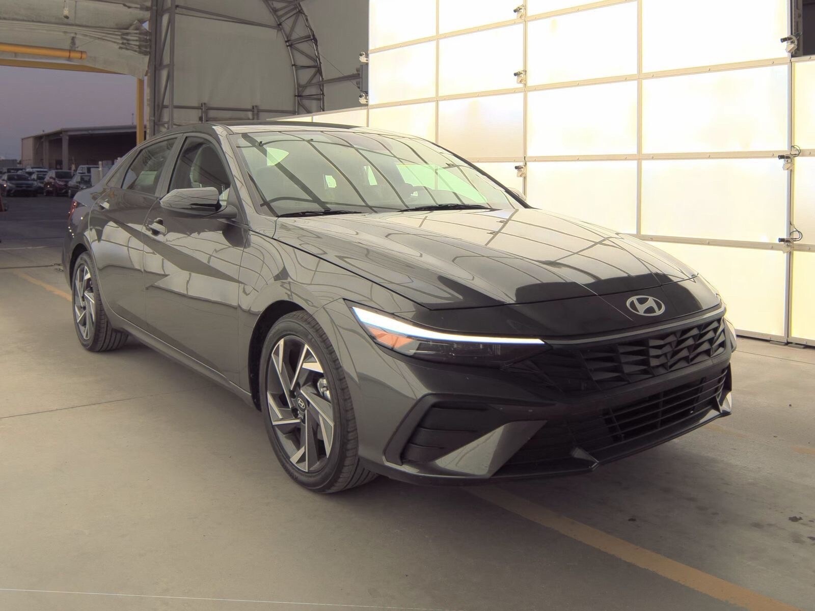 2025 Hyundai Elantra SEL Sport photo 2