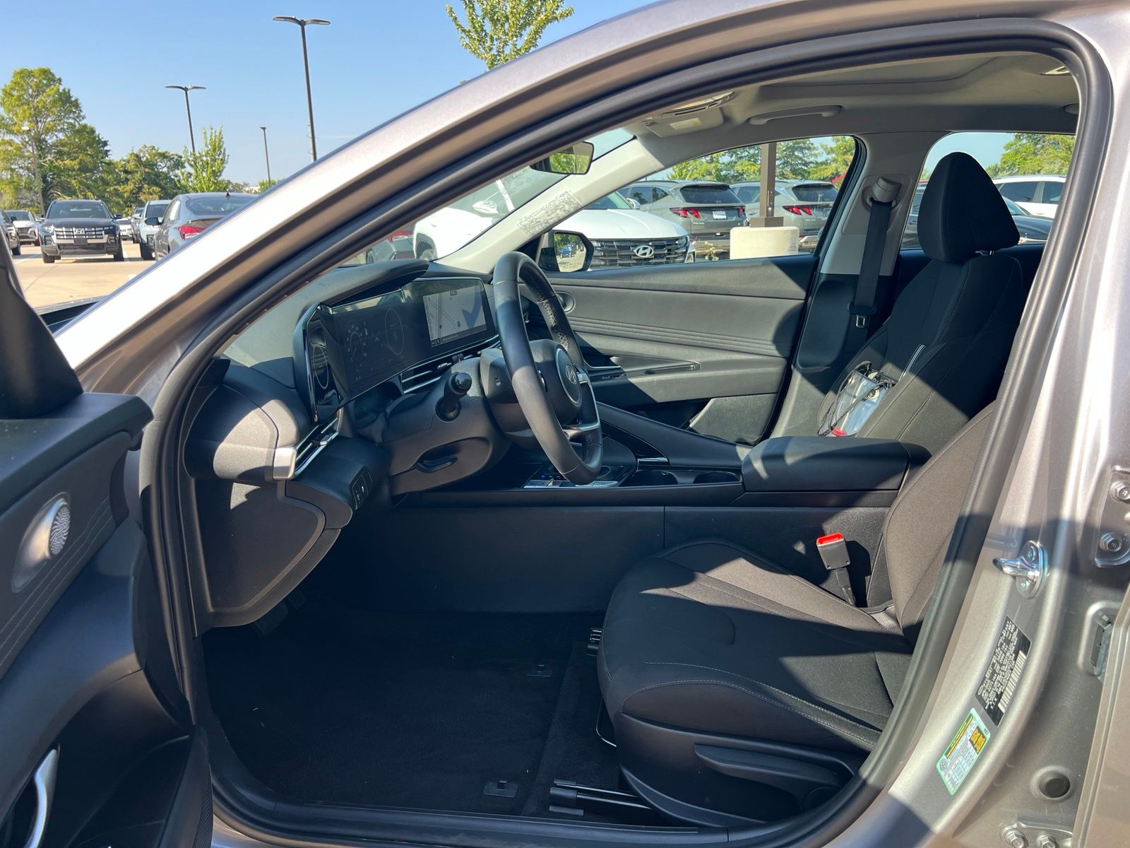 2025 Hyundai Elantra SEL - Photo 23