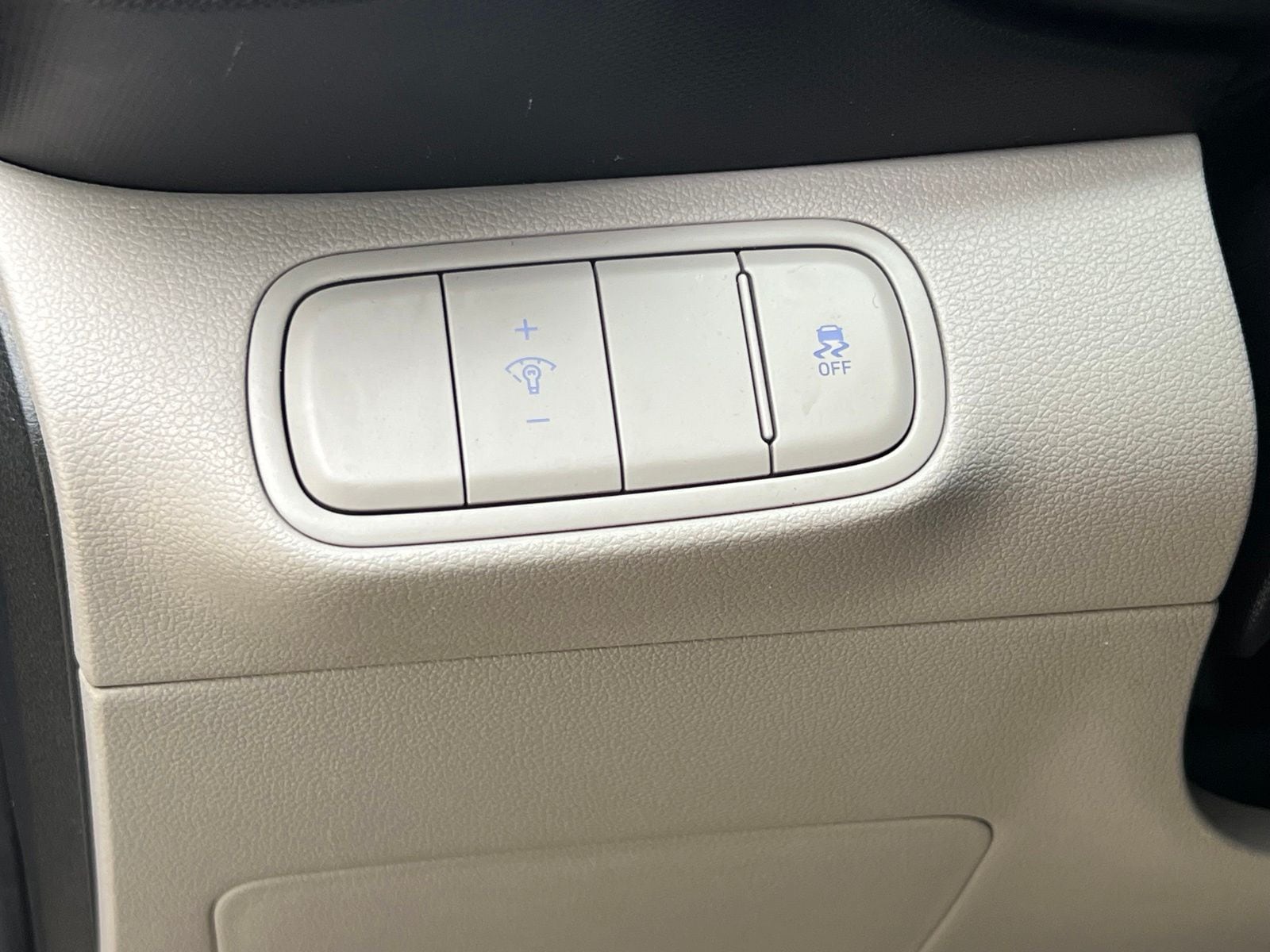 2025 Hyundai Venue SEL - Photo 26