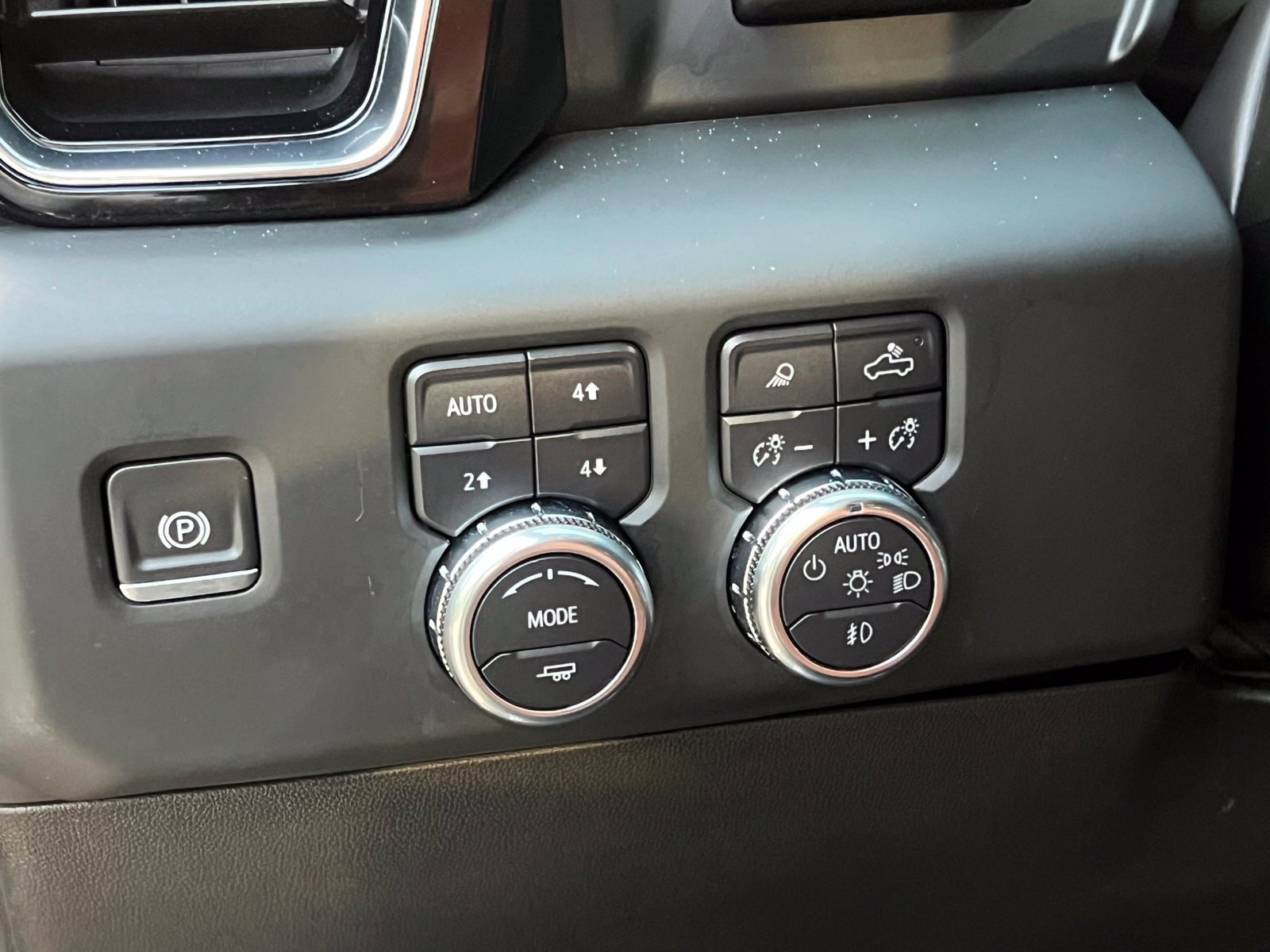 Used 2024 Onyx Black GMC Denali Ultimate image 27