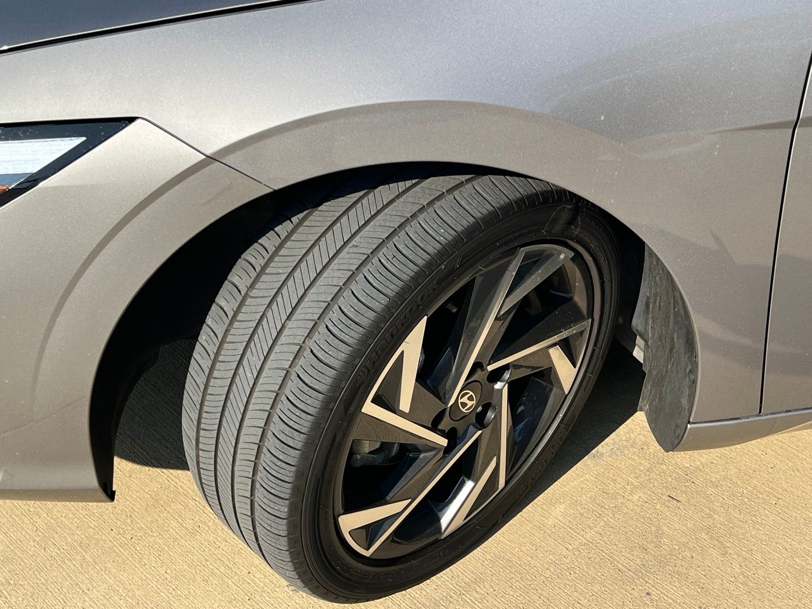 2025 Hyundai Elantra SEL - Photo 9