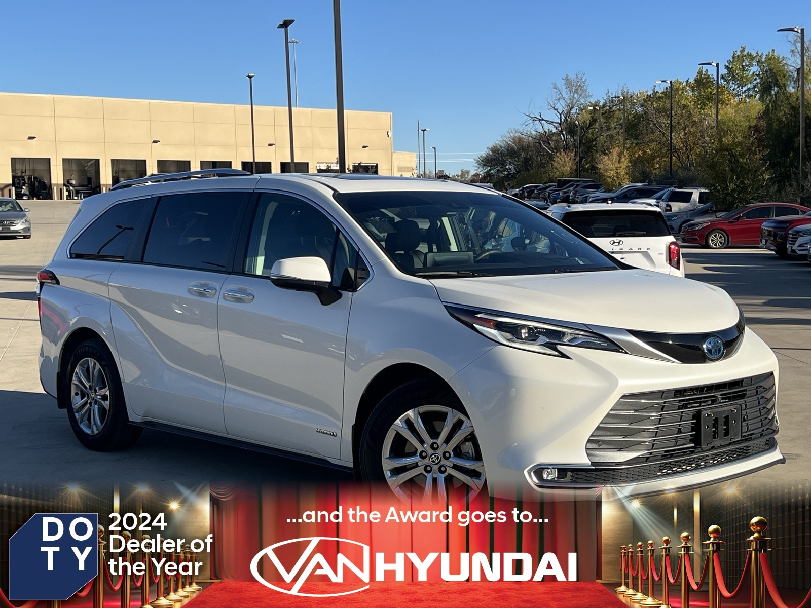 2021 Toyota Sienna Platinum's photo